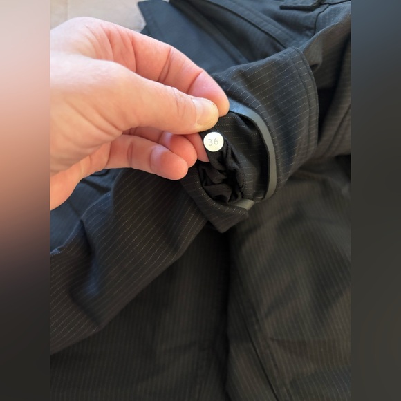 Lululemon Men’s Cargo Shorts Black Size 36 - Picture 3 of 3